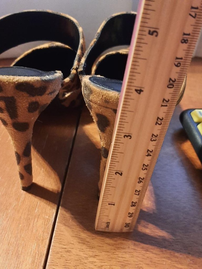 New ! Newbella Leopard Print Vintage Stiletto Mules Size 6.5 — image 5 of 6